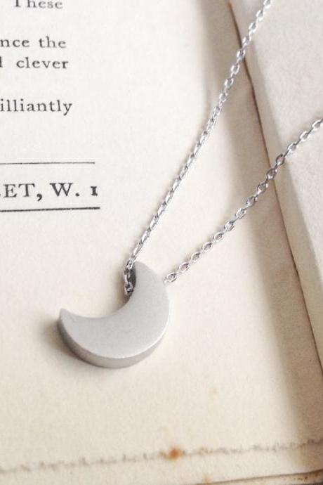 crescent moon Necklace in silver