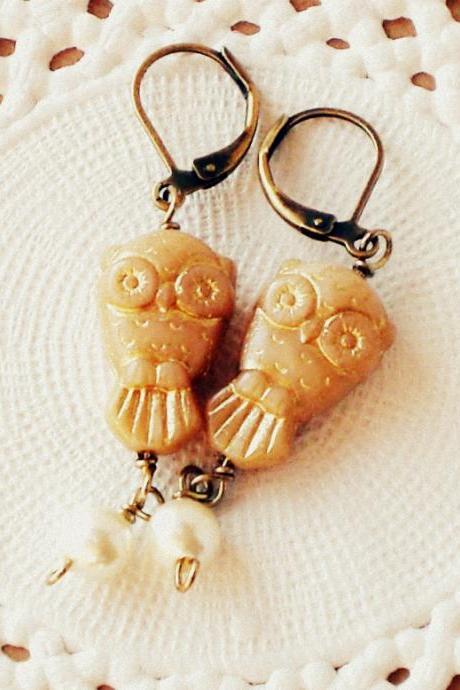 'Wisdom' 02, gold owl earrings - 'Treasures' collection - beige, gold, cream, vintage style jewelry