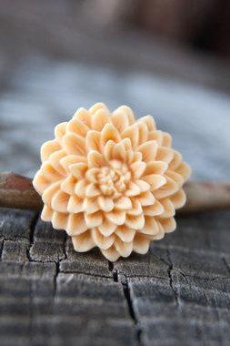Pale Yellow Chrysanthemum Vintage Style Antique Brass Ring - Butter