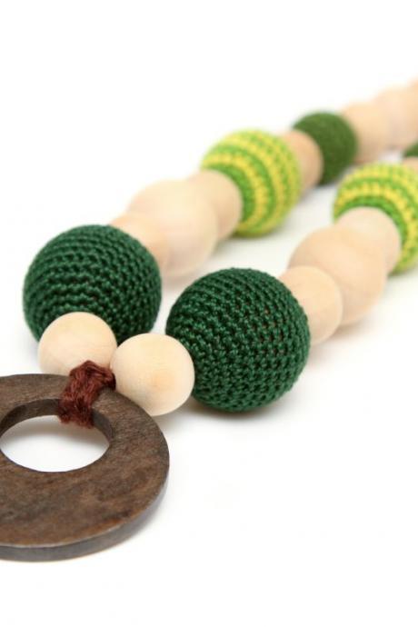 Crochet Breastfeeding/Nursing necklace - Teething toy with wooden ring pendant in emerald green colors and yellow - mom accessory