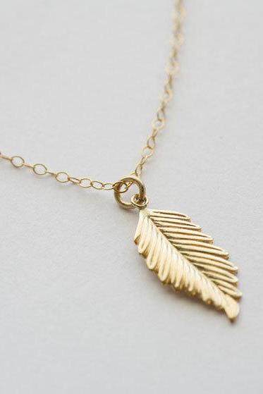 Gold Feather Necklace,layering necklace,Jennifer Aniston,Fall Wedding,Bridesmaid gifts,Wedding,Birthday, Everyday jewelry