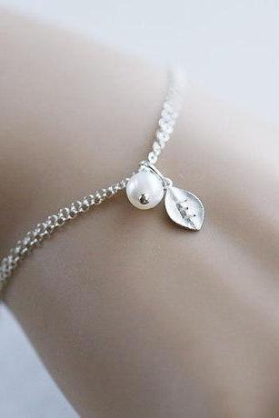 leaf initial Bracelet,Monogram,Wire wrapped Pearl,Bridesmaids Gifts,Wedding jewelry Gift,birthday,Friendship