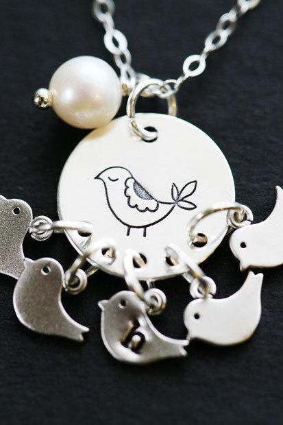 Grandma & baby bird Initial pearl Necklace, original design from TYDesign, Mother of five, Grandma gift, Mother gift