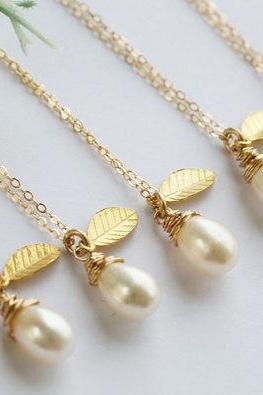 Bridesmaid gifts,Set of 4,wire wrapped pearl necklace,Leaf necklace,Gold filled,Bridesmaid necklace,Wedding jewelry