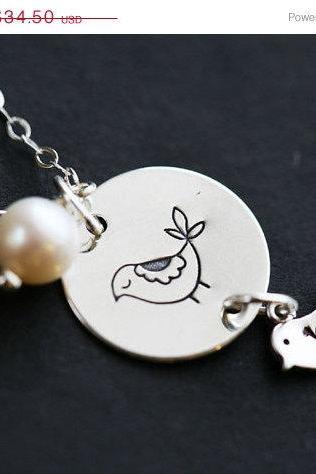 Original Bird initial necklace,grandma gift,mothers gift,mom and baby,Pearl necklace,initial letter charm,monogram,baby shower