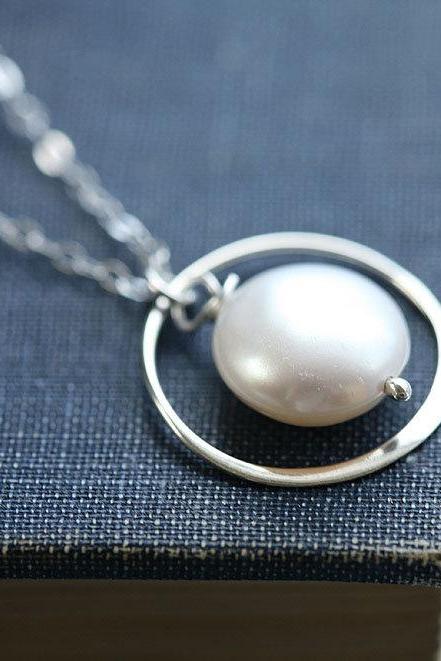 Circle necklace,Coin pearl sterling silver necklace,bridesmaid gifts,wedding jewelry,simply daily jewelry,pearl