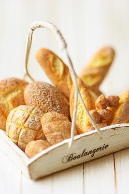 Miniature Food - Dollhouse Assorted Breads In Rustic Tray