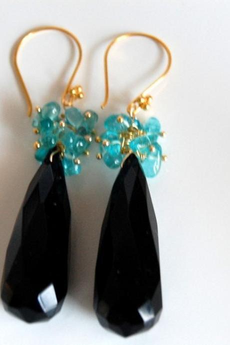 Long black onyx and blue chalcedony chips earrings