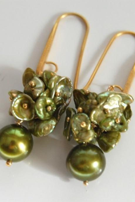 Green fresh water pearl and keishi pearl earrings