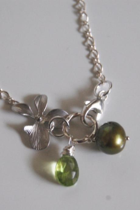 Sterling silver Bracelet with Peridot, pearl and charm