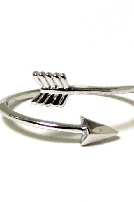 Arrow Ring - Rhodium over Sterling Silver Arrow Ring in size 5
