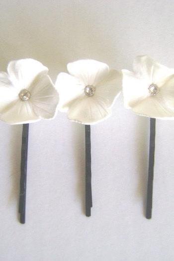 Wedding Hair Pins. bridal/Bridesmaid hair Pins. White Hydrangea with Swarowski Rhinestones.