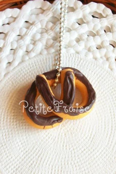 Chocolate Bretzel necklace