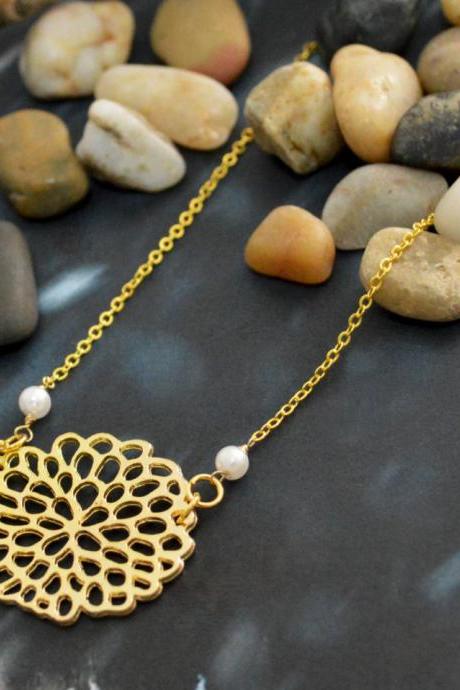 A-055 Hydrangea Flower Necklace, Simple Necklace, Pendant Necklace, Pearl Necklace, Gold Plated/bridesmaid Gifts/everyday Jewelry/