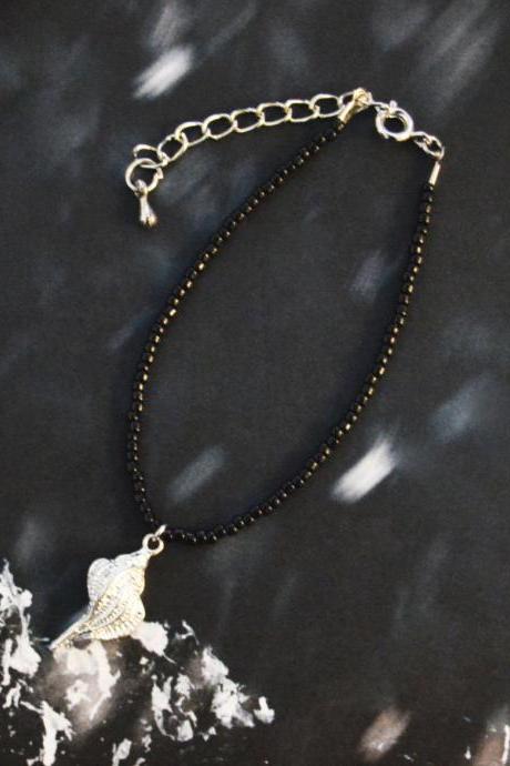 SALE) C-004 Beaded bracelet, Seed bead bracelet, Black bracelet, Simple bracelet, Charm bracelet, Seashell bracelet/Everyday jewelry/