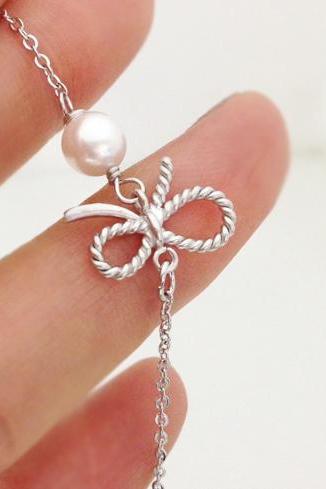 Off-centered Tiny Bow with Pearl Necklace, Tying the knot and Purity Pearl