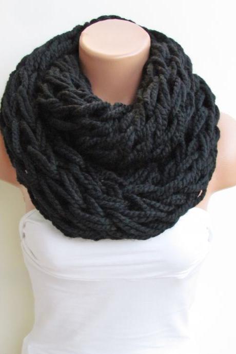 Infinity Black Scarf,Neckwarmer,Knitted Scarf,Circle Loop Scarf, Winter Accessories, Fall Fashion,Chunky Scarf.Cowl Scarf