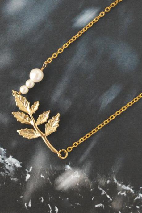 A-014 Leaf pendant necklace with pearl, Gold plated chain/Bridesmaid gifts/Everyday jewelry/Modern jewelry/