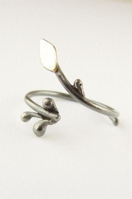 Branch . Adjustable ring . Oxidized silver and brass