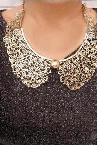 * * Exquisite Doll Collar Metallic Gold Necklace