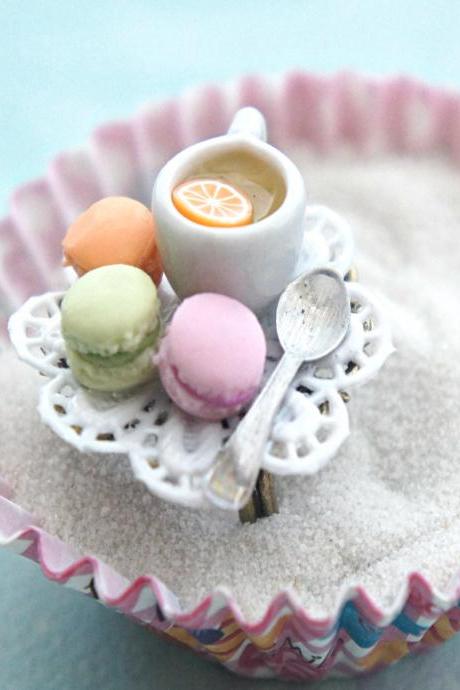 French Macarons And Tea Ring