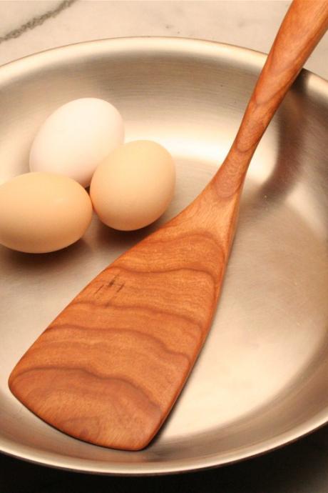 Wooden spatula for flipping your flapjacks carved from gorgeous Cherry wood