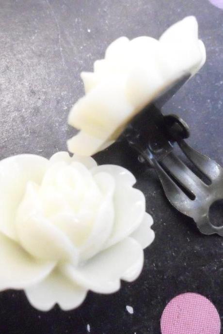 CLIP ON Pure Snow White Vintage Resin Peony Earrings FLOWER clip-ons non-pierced