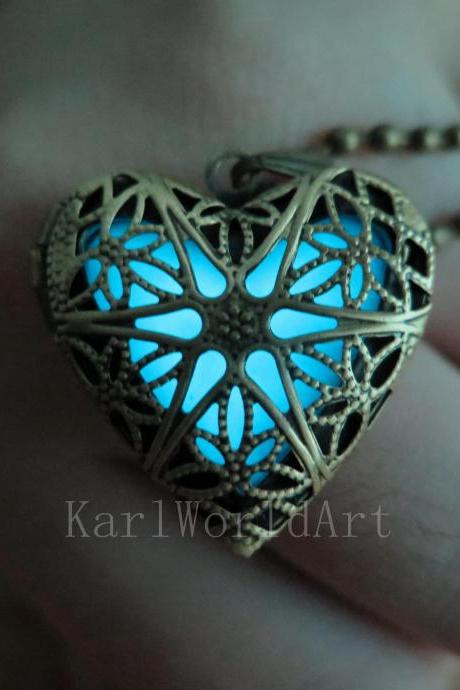 Shipping Cyan The Heart Of Atlantis, Glowing Necklace , Glowing Jewelry,glowing Pendant,glow Heart,glow Pendant Necklace,gift Ideas