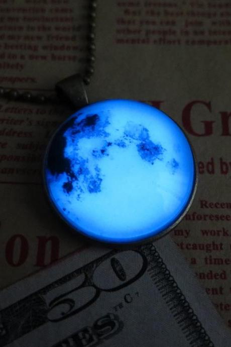 Free Shipping Blue Luminous planet, Earth, prom jewelry, party jewelry,Gift Ideas,Glow in the dark Blue necklace,Glowing Pendant Necklace
