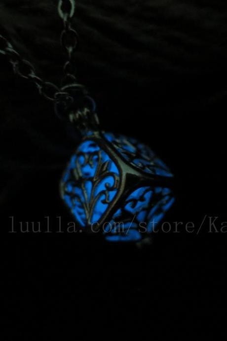 Shipping Blue Cube Glowing Necklace, Glow In The Dark Necklace,glow Pendant Necklace,halloween Jewelry