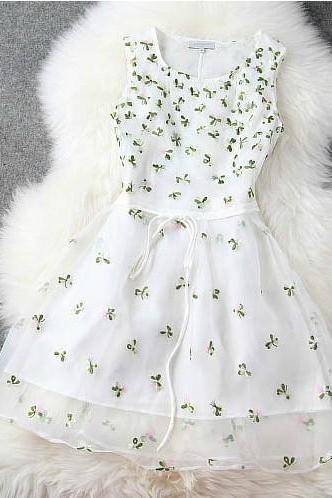 Slim Spring And Summer Floral Embroidery Princess Dress