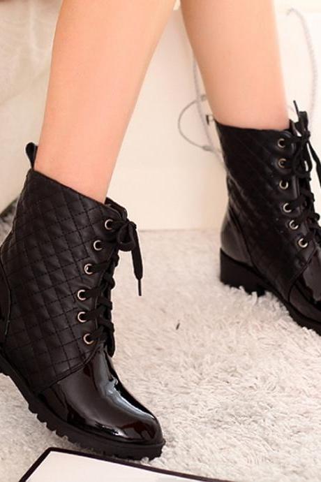 black heeled boots round toe