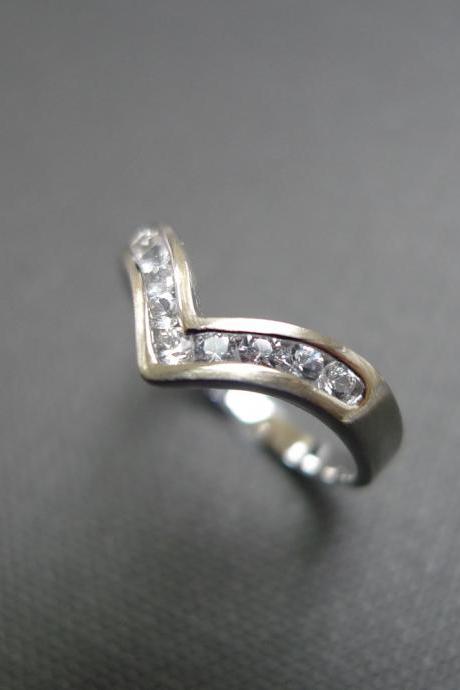 Wedding Ring with White Sapphire in 14K White Gold