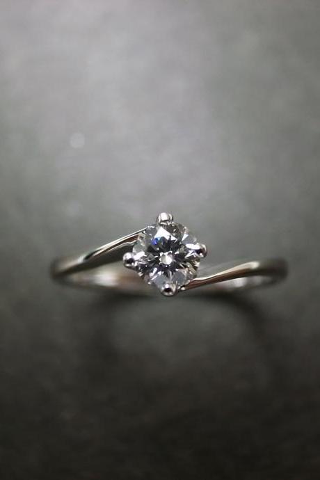 Classic Diamond Engagement Ring in 18K White Gold (0.25ct, F/VS)