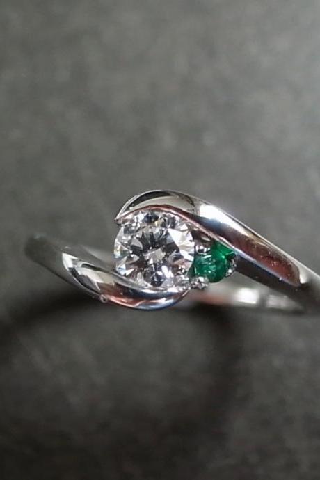 Diamond Engagement Ring with Emerald and 0.25ct (F/VS) Diamond
