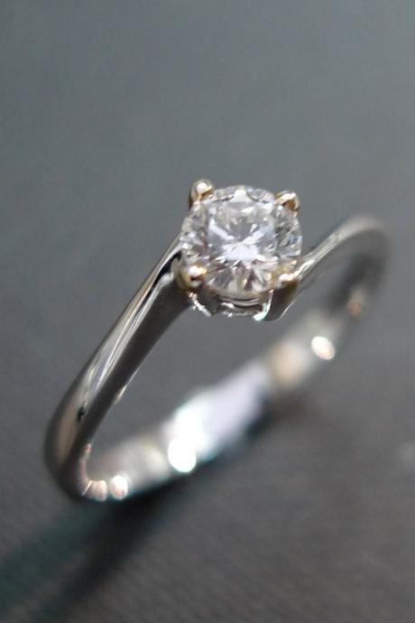 Classic Diamond Engagement Ring in 14K White Gold (0.25ct, F/VS)