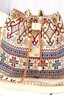 Bohemian Women'S Shoulder Bag With Chains And Print Design