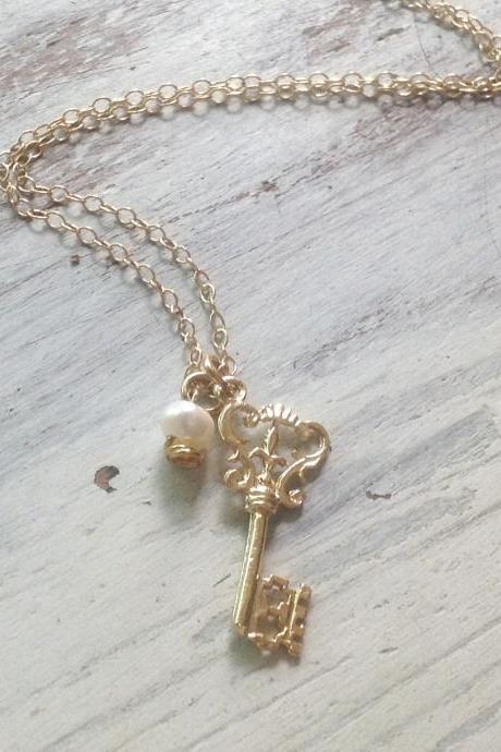 Gold Necklace, Gold Key Necklace, Delicate Necklace, Gold Filled, Everyday Necklace, Key Necklace, Pearl Necklace - 6627