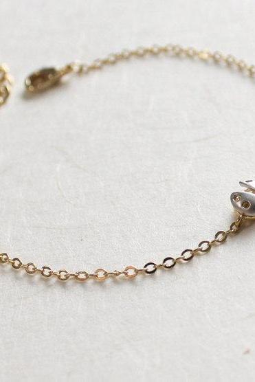 Dainty ladybug bracelet , everyday jewelry, delicate minimal bracelet