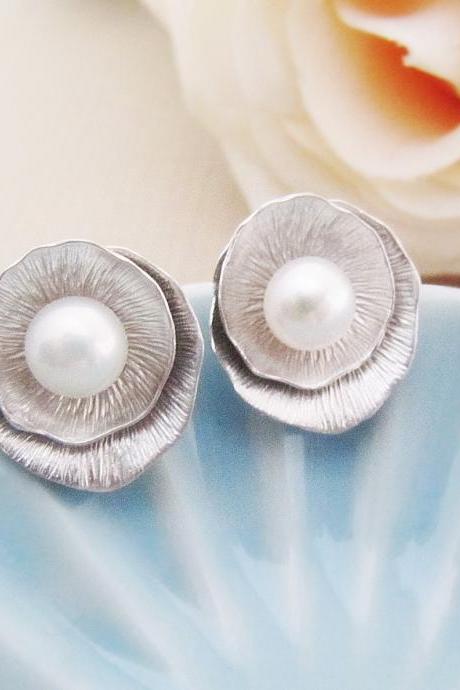 Beautiful Matte silver Lotus Ear posts with freshwater pearl