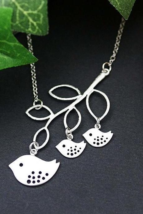 Simple twig and cute birds family necklace, family necklace, mother gift, gift for mom, Family jewelry, christmas gift for her, baby birds