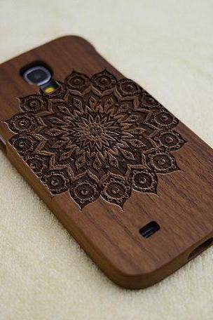 Mandala phone case, Wood Galaxy S4 case, mandala Samsung Galaxy S4 case, natural wood , mandala, laser engraving, real wood, Walnut