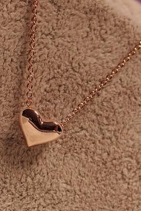 Simple and Chic Heart Charmed Necklace