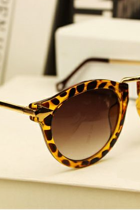 Retro Leopard Woman Sunglasses