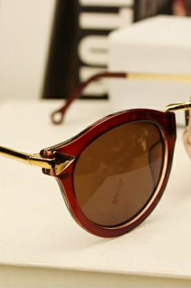 Retro Brown Woman Sunglasses