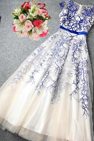 Slim Embroidered Short-sleeved Dress