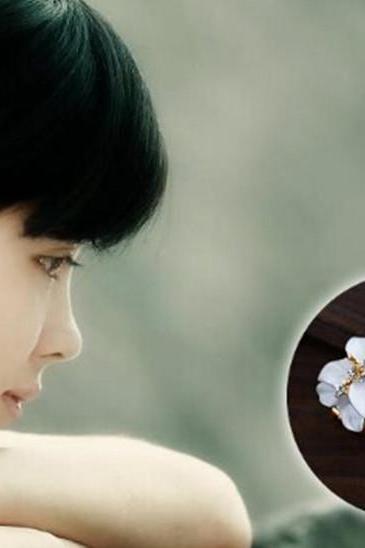 Women Cute Gardenia Flower Crystal Ear Studs Rhinestone Earrings Ear Hoop Buckle