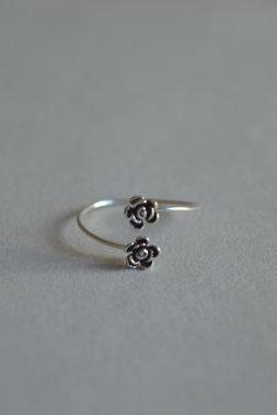 Flower Sterling Silver Ring, Two Tiny Black Silver Flowers Design, Thin Ring Circle (jz3)