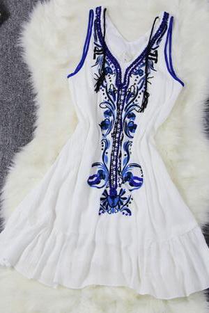 Embroidery V-neck Sleeveless Vest Dress Er30411po