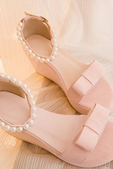 Pearl Slope With Open-toed Sandals Bow